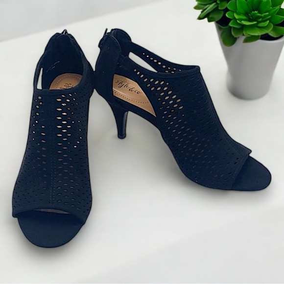 New Style & Co. Women’s Black  Haddiee Open Peep Toe Classic Ankle Shootie - Picture 2 of 16